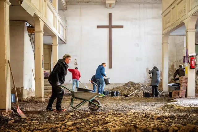 Baueinsatz von  Ehrenamtlichen in der Martinskirche Apolda  | Foto: Stiftung Baukultur Thüringen Thomas Müller
