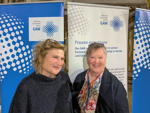 Festrednerin Johanna Haberer (l.) und die Vorsitzende der GAW-Frauenarbeit Inge Rühl