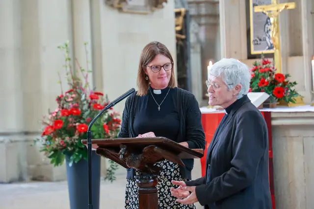 Helga Fiek (rechts), Vorsitzende des Gemeindekirchenrates der Domgemeinde Magdeburg, | Foto: Viktoria Kühne