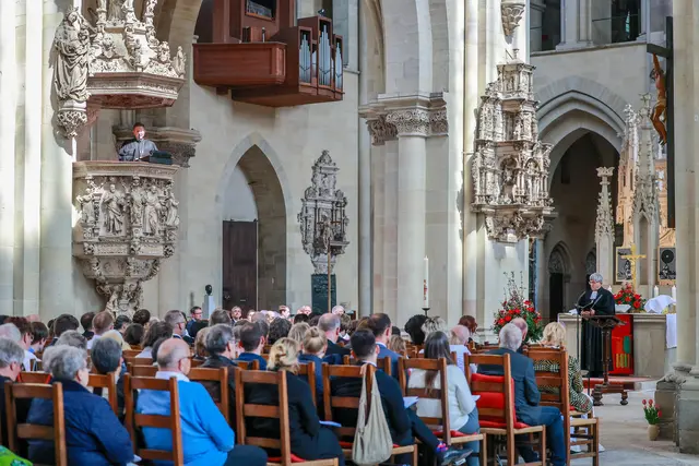 Am 3. Mai 2026 wurden dreizehn Frauen und sechs Männer im Magdeburger Dom ordiniert. Die Ordination führten Landesbischof Friedrich Kramer, Regionalbischöfin Bettina Schlauraff und Regionalbischof Tobias Schüfer durch. Gäste waren Bischof Gerhard Feige vom katholischen Bistum Magdeburg und Revd. Rebecca Elliot von der Church of England aus der Diözese Worcester. | Foto: Viktoria Kühne