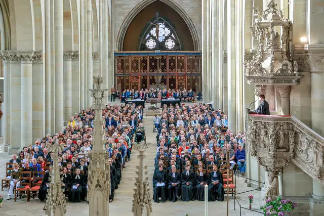 Am 3. Mai 2026 wurden dreizehn Frauen und sechs Männer im Magdeburger Dom ordiniert. 

Predigt von Regionalbischöfin Bettina Schlauraff. | Foto: Viktoria Kühne
