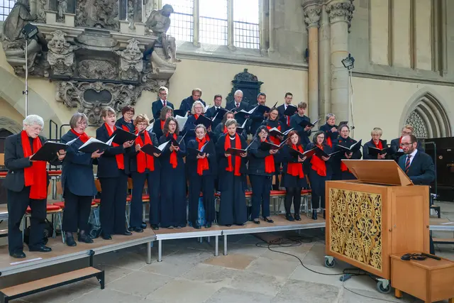 Der Magdeburger Domchor unter Leitung von Domkantor Christian Otto bereicherte den Festgottesdienst. | Foto: Viktoria Kühne