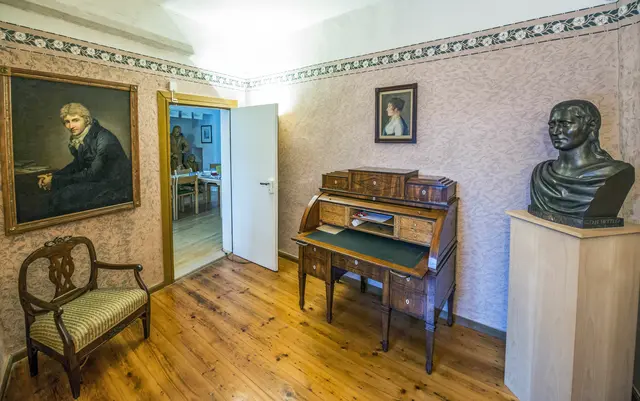 Falk-Museum im Lutherhof: 1821 zog Johannes Falk mit seiner Frau Caroline (Foto rund) und den Kindern in das Haus in der Weimarer Luthergasse. | Foto: epd-bild/Maik Schuck