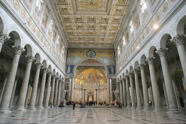 Blick in die Basilika Sankt Paul vor den Mauern in Rom. | Foto: epd-bild / Cristian Gennari