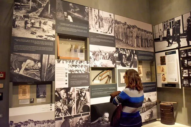 Besucherin in der Gedenkstaette Yad Vashem ("Gedenkstaette der Maertyrer und Helden des Staates Israel im Holocaust") in Jerusalem | Foto: epd-bild/Debbie Hill