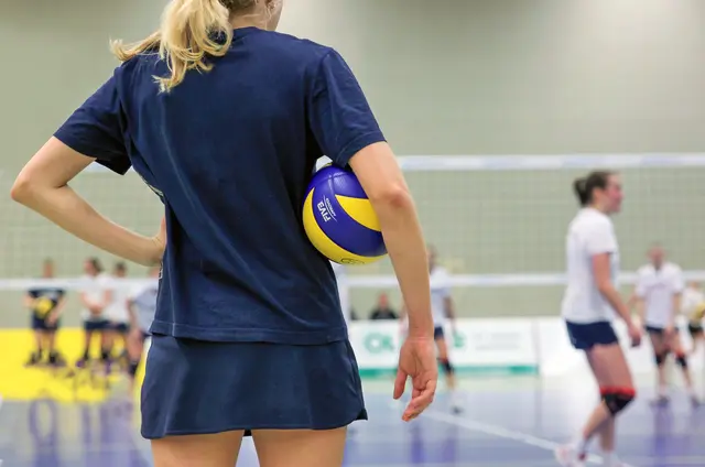 Auf Netzhöhe: In einigen Kirchengemeinden in der EKM geht es sportlich zu. Mitglieder der Predigergemeinde in Erfurt treffen sich immer freitags, 17 Uhr, in der Turnhalle des Evangelischen Ratsgymnasiums zum Volleyball. | Foto: Foto: pixabay/TaniaVdB