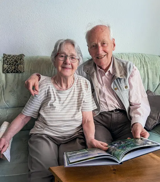 Franz und Gerda Beutel: Seit 61 Jahren ein Paar und hoch engagiert. Jeden Montag geben sie im Jugendzentrum „Jumpers“ in Gera-Lusan Deutschunterricht für ukrainische Frauen. | Foto: Elke Lier