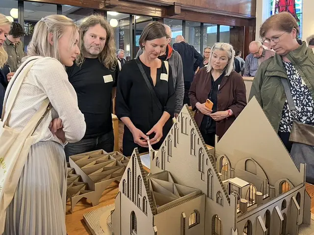 Die Ausstellung in der Auferstehungskirche befasste sich mit dem Umbau und der Nachnutzung von Kirchengebäuden.  | Foto: Danny Gitter 