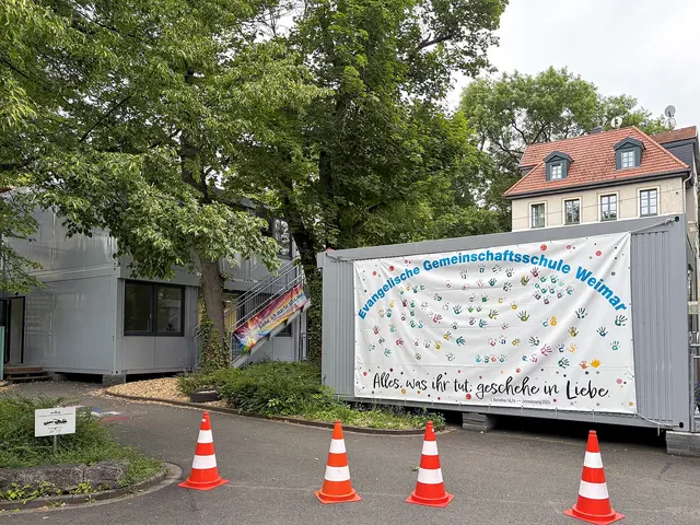 Lernen im Con-tainer: Bis zum Bezug der neuen Schulräume im Sophienhaus wird noch ein Jahr vergehen. | Foto: Conny Mauroner
