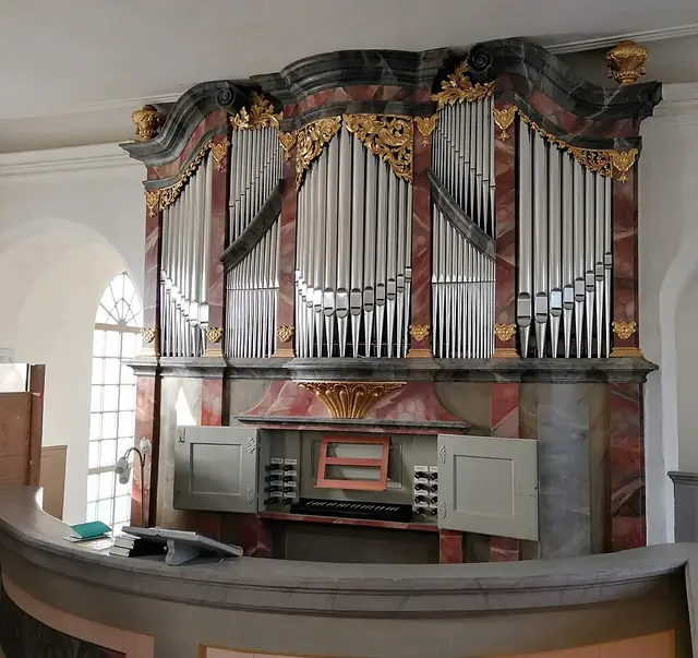 Orgel | Foto: Subbass1, CC BY-SA 4.0, https://commons.wikimedia.org/w/index.php?curid=112423772