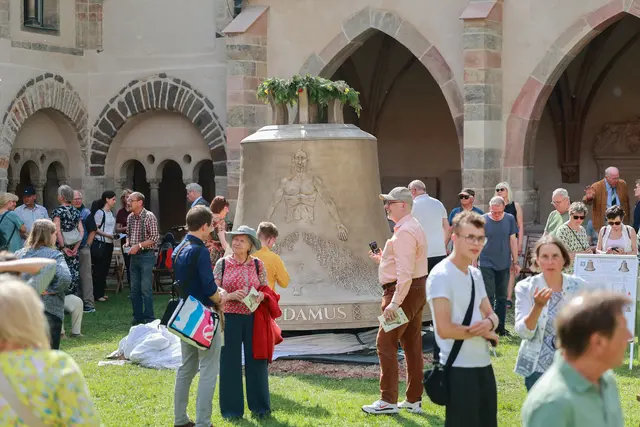 Die Kulturstiftung Sachsen-Anhalt, zu der neben dem Magdeburger Dom (im Bild die neue Glocke CREDAMUS) auch weitere Kathedralen, Museen, Burgen und Schlösser zählengehört der Initiative "Kultur ist Vielfalt und Heimat" an und hat die gemeinsame Erklärung gegen die geplante AfD_Kulturpolitik unterzeichnet. | Foto: epd-bild/Viktoria Kuehne