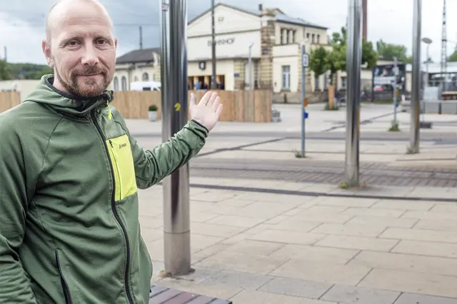 Plant für 2029: Michael Fischer von der Diakonie Gotha. Nach dem Umbau soll in das Bahnhofsgebäude ein inklusives Café einziehen. | Foto: Foto: Klaus-Dieter Simmen