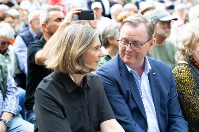 An dem Gottesdienst wirkten auch Bundestags-Vizepräsident Bodo Ramelow und die Grünen-Politikerin Katrin Göring-Eckardt mit.  | Foto: epd-bild/ Paul-Philipp Braun