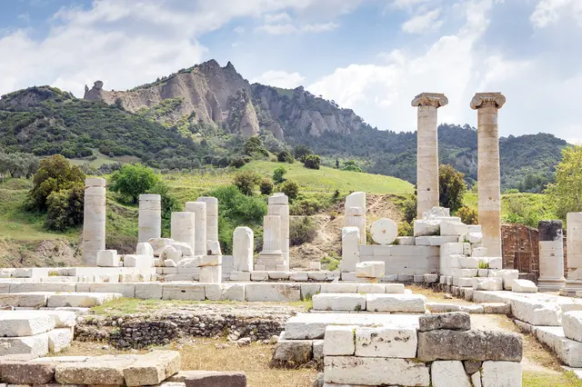Heute als Ruine sichtbar: der Artemis-Tempel in Ephesos – in der Antike eines der sieben Weltwunder und Kultstätte | Foto: Suzi – stock.adobe.com