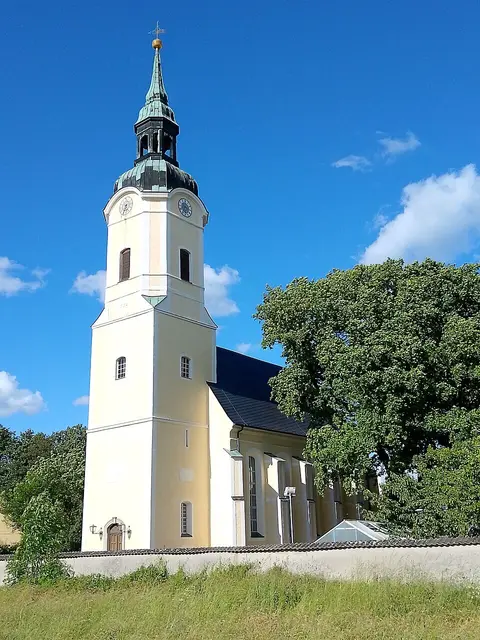 Kirche Müglenz | Foto: Ghostwriter123, CC BY-SA 4.0, https://commons.wikimedia.org/w/index.php?curid=195354110