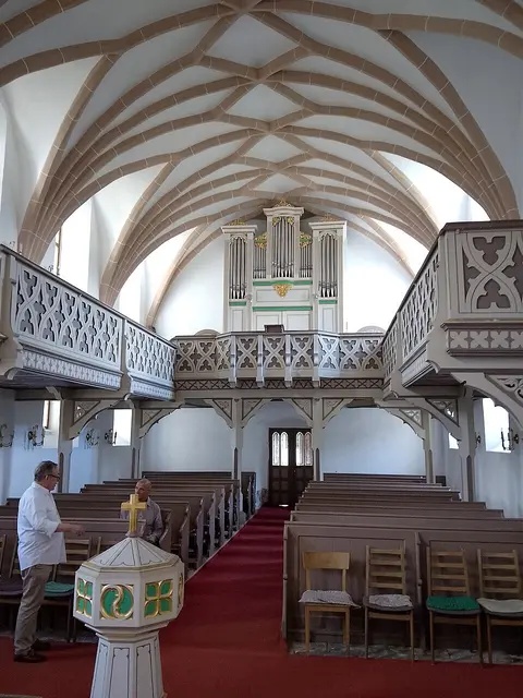 Blick zu Empore und Orgel | Foto: Ghostwriter123, CC BY-SA 4.0, https://commons.wikimedia.org/w/index.php?curid=195354116