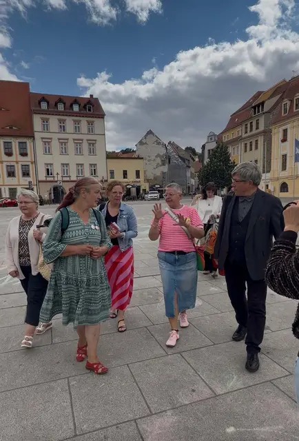 Den Auftakt für die Sommertour unter dem Motto "Starke Stimmen - Frauen in Sachsen-Anhalt" bildete ein Besuch beim Landesfrauenrat in Magdeburg. Von Magdeburg ging es nach Weißenfels, wo Kramer die Gleichstellungsbeauftragte Katja Henze und engagierte Frauen aus der Region durch die Stadt führten. 
 | Foto: EKM/Juliane Baumann