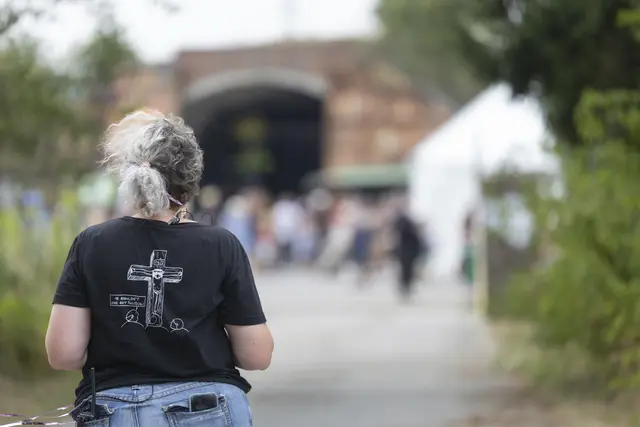 Besucherin auf dem Freakstock Festival der Jesusfreaks auf dem Flugplatz Allstedt in Sachsen-Anhalt. | Foto: epd-bild/Paul-Philipp Braun