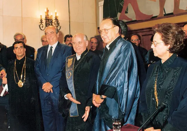Gorbatschow und Genscher 1993 bei einer Festveranstaltung in Griechenland | Foto: DiviFilius, CC BY-SA 3.0, https://commons.wikimedia.org/w/index.php?curid=20367116