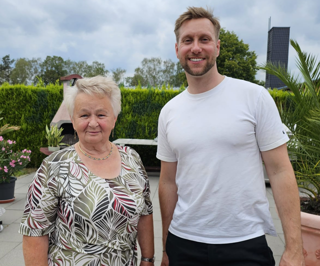 Lektorin Brunhilde Leidreiter mit Pfarrer Sven Schmidt anlässlich Ihres 75. Geburtstag

