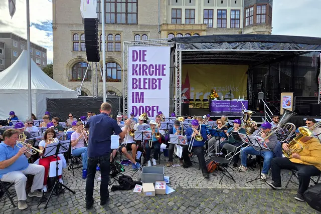 Die Bläsergruppen aus Anhalt und anderen Landeskirchen unterhielten die Kirchentagsbesucher von früh bis spät. | Foto: Thomas Nawrath