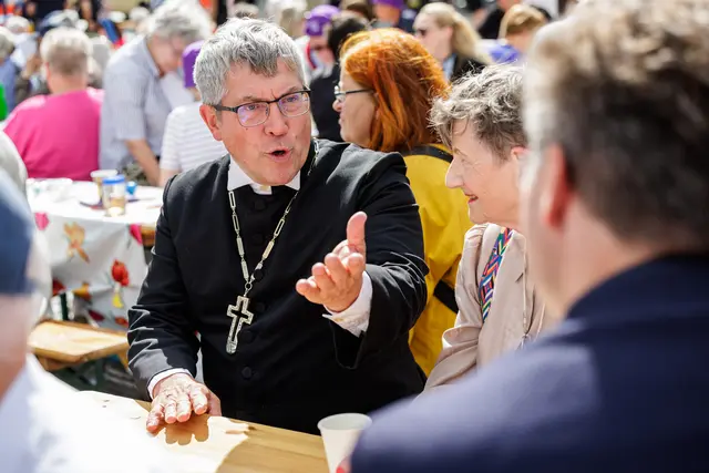 EKM-Landesbischof Friedrich Kramer weilte auch unter den Gästen des Hoggnungskulturfestes in Dessau. | Foto: epd-bild/Jens Schlüter