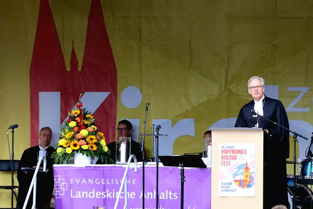 Kirchenpräsident Karsten Georg Wolkenhauer sagte in seiner Predigt: «Das Wort Gottes ist es, das mir in diesen Tagen Hoffnung macht, in seiner tiefsinnigen und klaren Orientierung quer durch die Zeit.»  | Foto: Thomas Nawrath