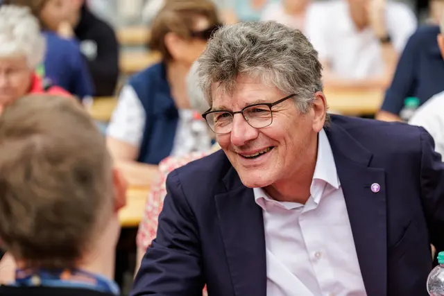 Gast in Dessau: Ernst-Wilhelm Gohl, Landesbischof der Evangelischen Landeskirche in Württemberg. | Foto: epd-bild/Jens Schlüter