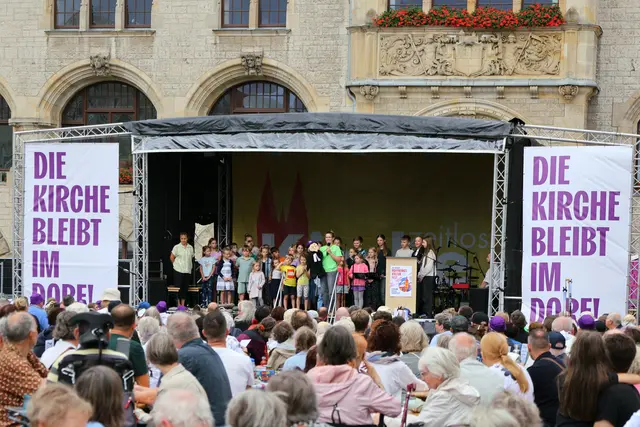 "Die Kirche bleibt im Dorf!" war das Motto des Kirchentags. | Foto: Thomas Nawrath