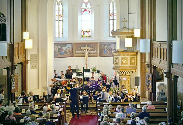 Die Wartenburger wollen die Kirche in ihrer Bestimmung erhalten. Auch zu Konzerten wird geladen, wie hier zu einer Darbietung des Akkordeonensembles der Kreismusikschule Wittenberg. | Foto: Kreismusikschule Wittenberg