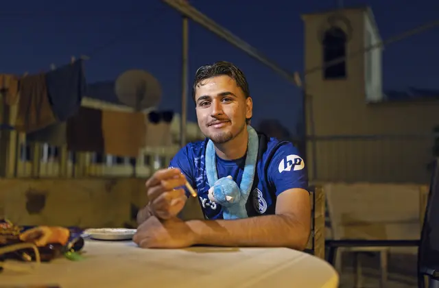 Raed wurde aus Deutschland nach Griechenland abgeschoben. Maren Petsoula unterstützt in der Deutschen Evangelischen Gemeinde Athen Betroffene wie ihn. | Foto: Paul-Philipp Braun