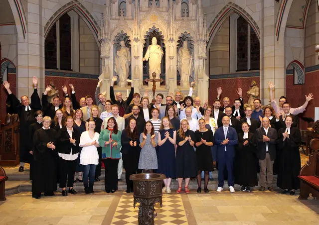 Zudem sind 31 neue Vikarinnen und Vikare in den zweijährigen Vorbereitungsdienst übernommen und im Festgottesdienst eingesegnet worden. | Foto: Predigerseminar Wittenberg