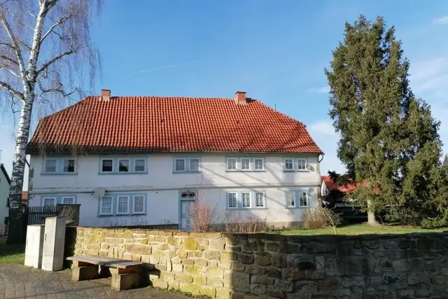 Auch das ehemalige Pfarrhaus in Günthersleben steht derzeit zum Verkauf. | Foto: EKM