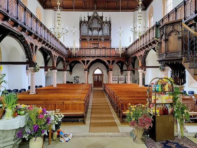 Blick zu Orgel und Empore | Foto: Subbass1, CC BY-SA 4.0, https://commons.wikimedia.org/w/index.php?curid=110495353