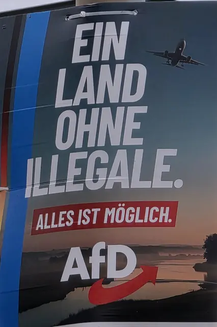 Mit Plakaten Stimmung machen: AfD schürt Ängste vor Migranten | Foto: Thomas Nawrath