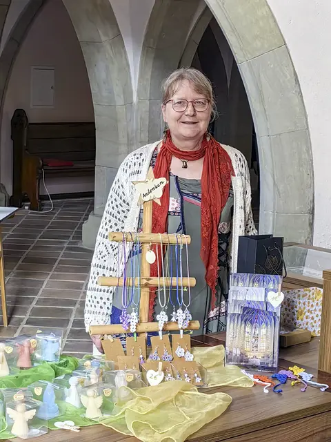 Beatrix Lange an ihrem Stammplatz in der Kirche | Foto: Thorsten Keßler