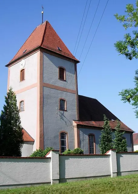 Blick auf den Kirchturm | Foto: Decius, CC BY-SA 3.0, https://commons.wikimedia.org/w/index.php?curid=2153720