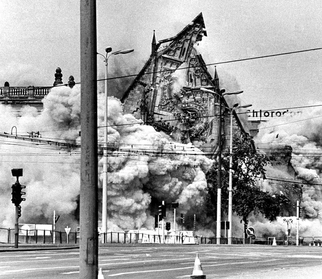 Leipziger Universitätskirche: Die Sprengung beendete 1968 in Sekunden die 737 Jahre alte Geschichte des Kirchenbaus. | Foto: epd-bild/Peter Krebs
