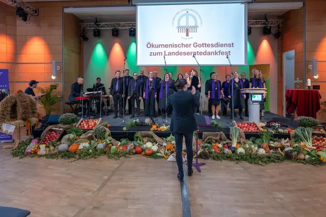  Für die musikalische Begleitung sorgte der Erfurter Gospelchor Heavens Garden.
 | Foto: Matthias Frank Schmidt