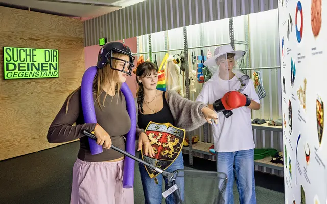 Im gefühlten Chaos der Möglichkeiten muss der Ausstellungsbesucher Entscheidungen treffen. | Foto: Franckesche Stiftungen/Falk Wenzel