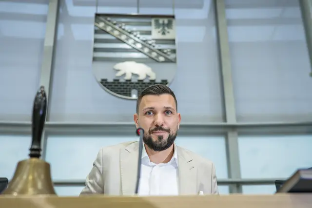 Der AfD-Abgeordneten Tobias Rausch wurde am 6. Oktober 2026 zum neuen Landtagspräsidenten in Sachsen-Anhalt gewählt. | Foto: epd-bild/Ronny Hartmann