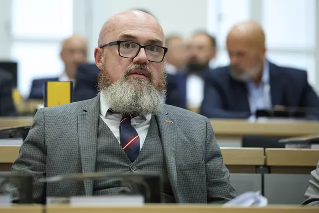 AfD-Politiker Hans-Thomas Tillschneider ist im ersten Wahlgang zum Landtags-Vizepräsidenten im neuen Parlament in Sachsen-Anhalt gewählt worden.  | Foto: epd-bild/Ronny Hartmann