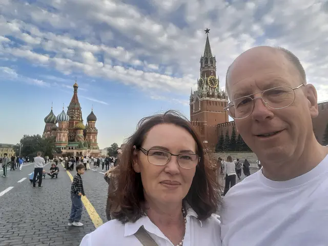 Pfarrer Fridtjof Amling mit seiner Ehefrau Galina auf dem Roten Platz in Moskau. | Foto: Friedjof Amling
