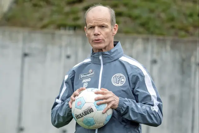 Immer am Ball: Ingram Butter ist Trainer der Torwartakademie des TSV Neudrossenfeld im oberfränkischen Land-kreis Kulmbach. | Foto: Ellen Liebner