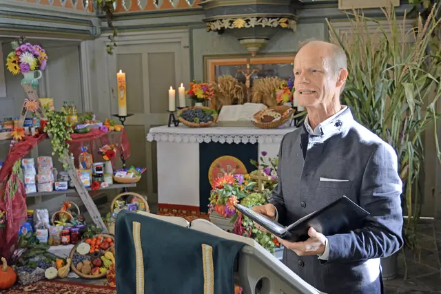 Erntedank in Seubtendorf: In den Mittelpunkt seiner Predigt hat Ingram Butter das Vaterunser gestellt. | Foto: Thomas Schäfer
