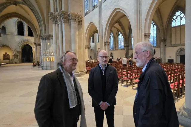 Buchlesung im Magdeburger Dom: Die Autoren Harald Meller und Kai Michel im Gespräch mit Sachsen-Anhalts langjährigem Kulturminister Rainer Robra.