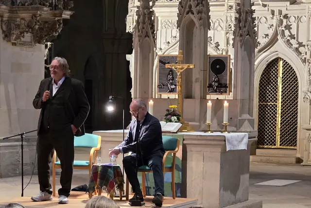 Landesarchäologe Harald Meller und Historiker Kai Michel stellen ihr neues Buch im Magdeburger Dom vor.