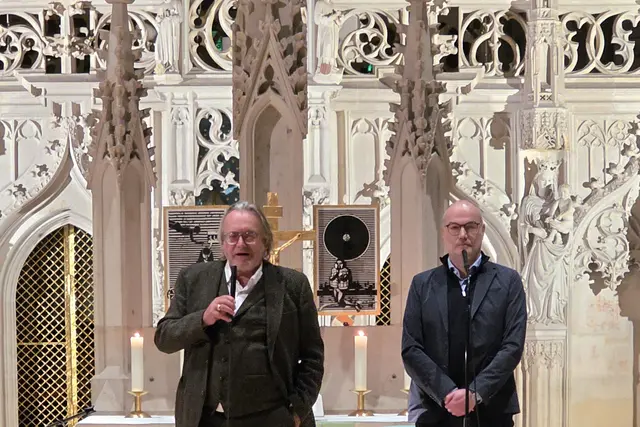 Landesarchäologe Harald Meller und Historiker Kai Michel stellen ihr neues Buch im Magdeburger Dom vor.