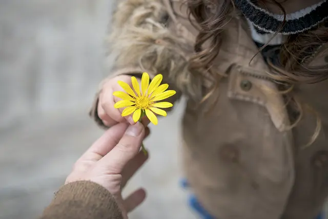 Anderen ihr Fehlverhalten zu vergeben und auch zur eigenen Schuld zu stehen, wirkt entlastend für den Seelenfrieden. | Foto: hakase420 – stock.adobe.com