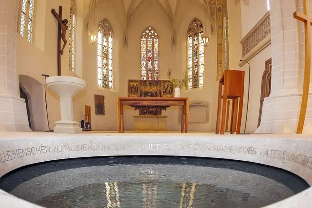 Baptisterium: Das Zentrum Taufe in Luthers Taufkirche in Eisleben | Foto: epd-bild/Steffen Schellhorn 